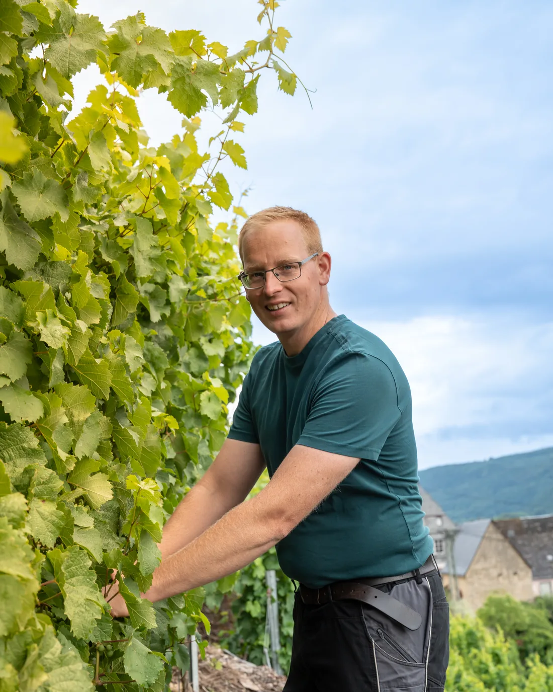 Winzer bei der Arbeit im Steillagen-Weinberg